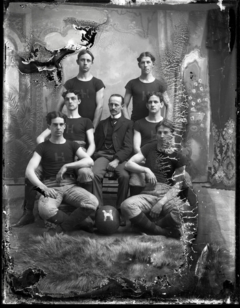 1899-1900 Hanover College Basketball Team with Coach miniatura