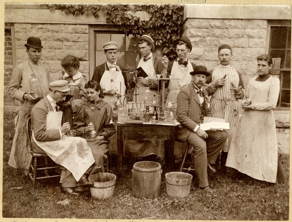 1893 Hanover College Chemistry Class miniatura